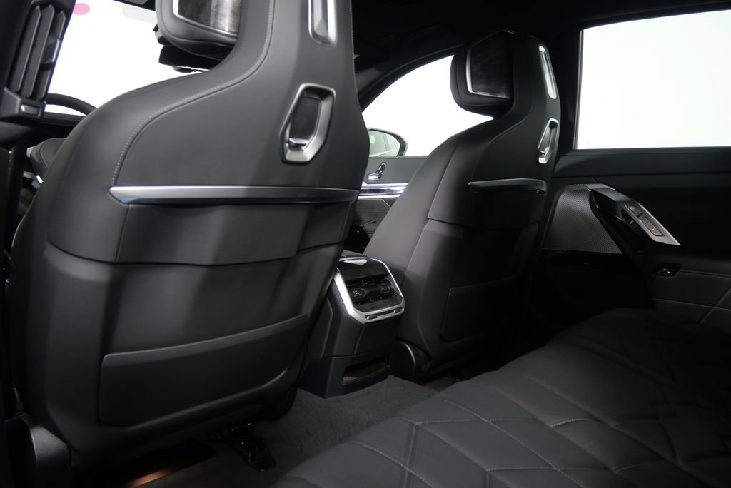 Used 2025 BMW i7 eDrive50 image 16