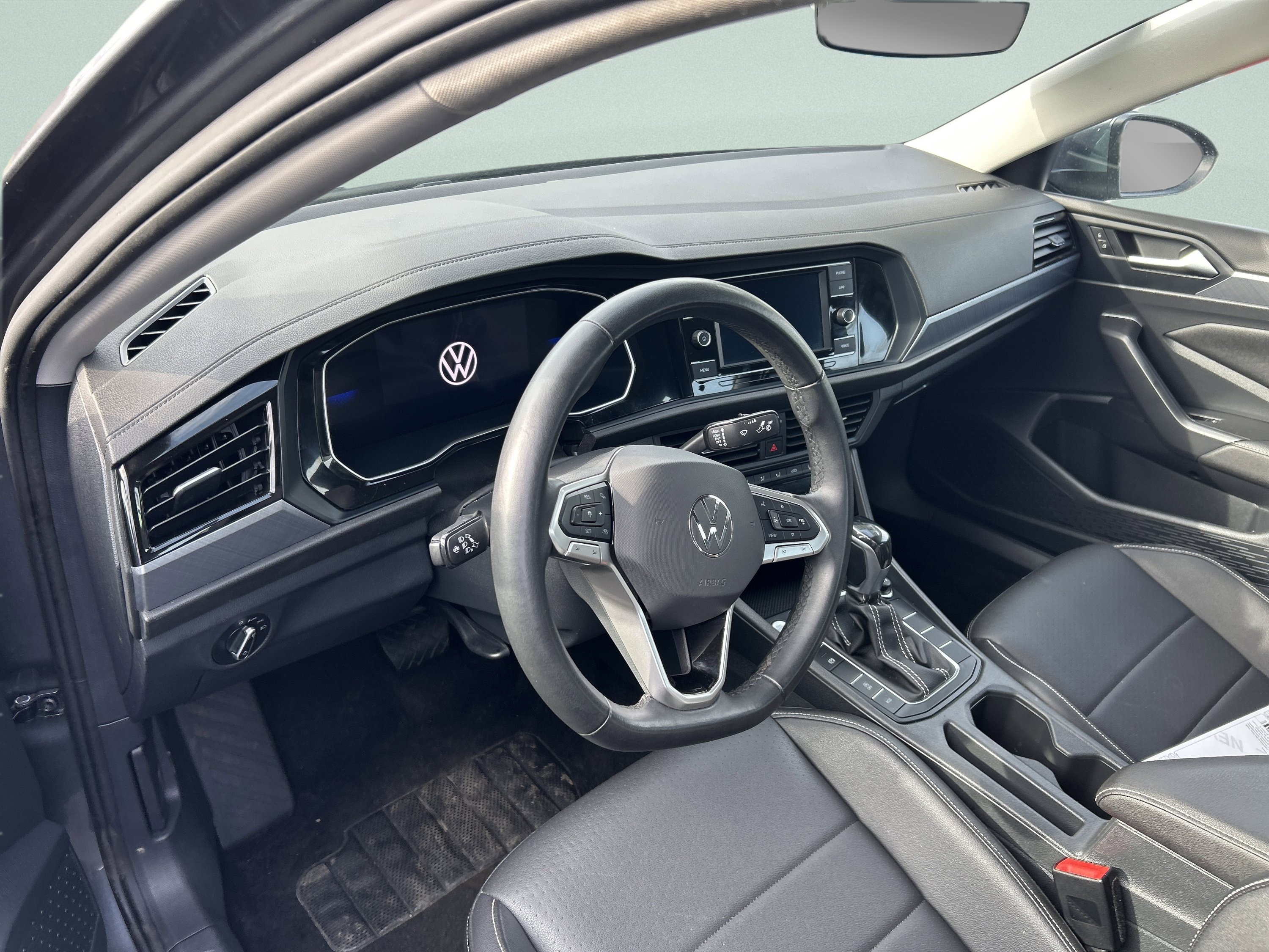 Used 2024 Volkswagen Jetta SE FWD image 12