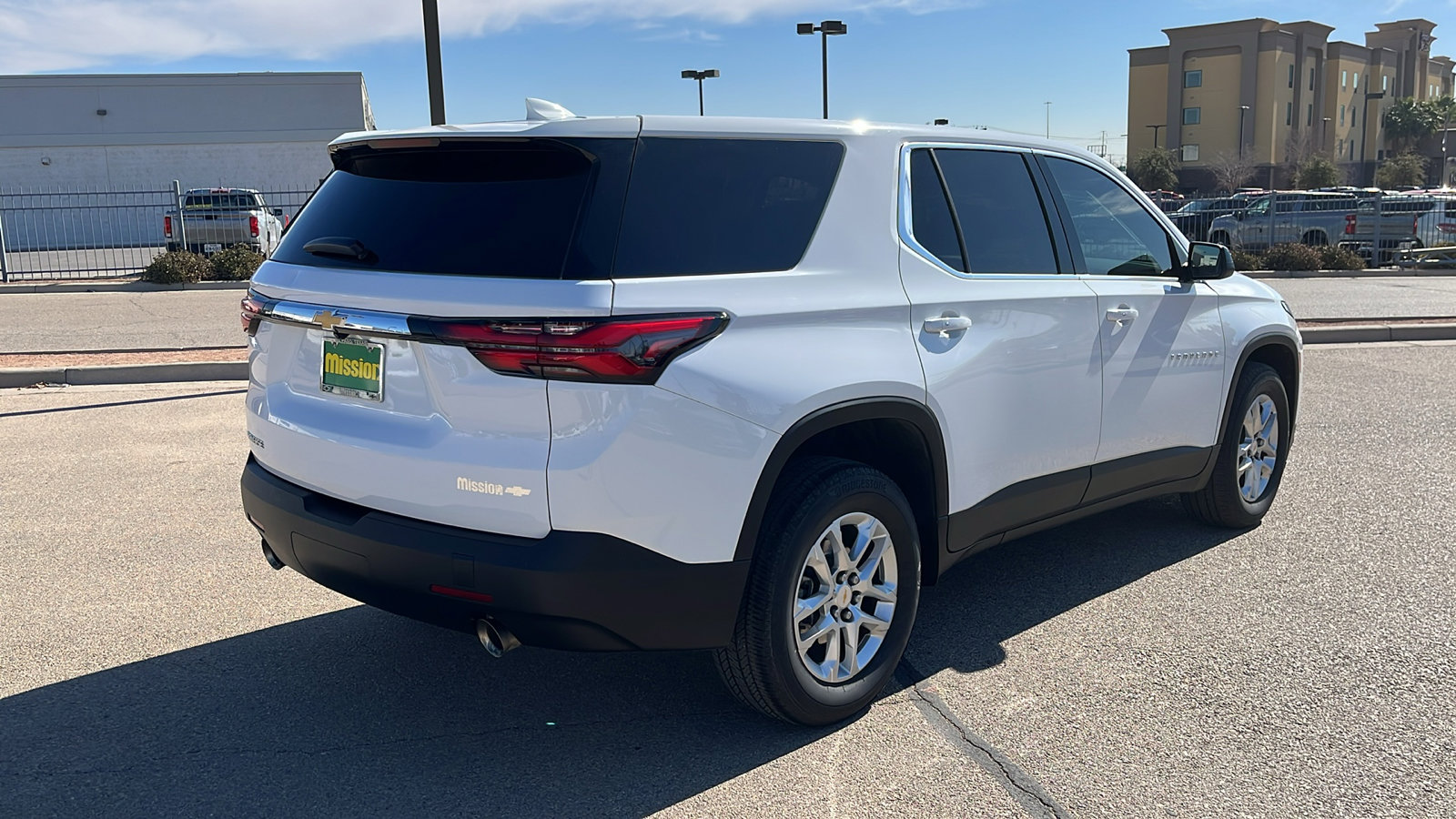 Used 2023 Chevrolet Traverse LS image 8
