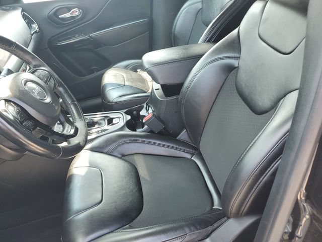 Used 2021 Jeep Cherokee Latitude Plus AWD/4WD image 17