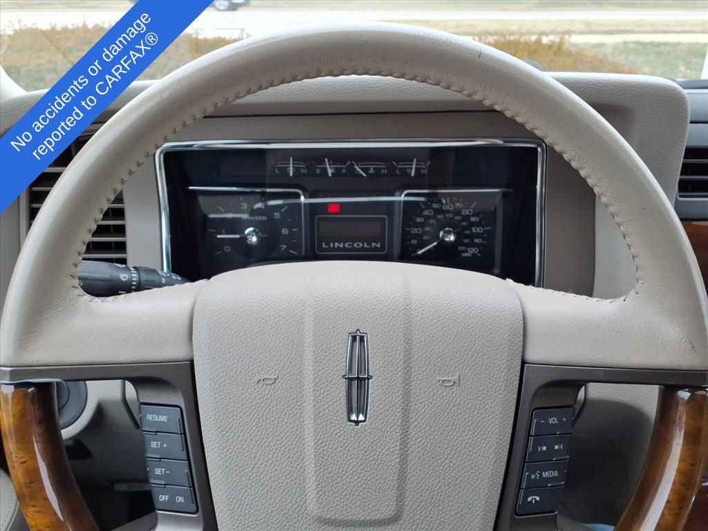 Used 2014 Lincoln Navigator Base image 21