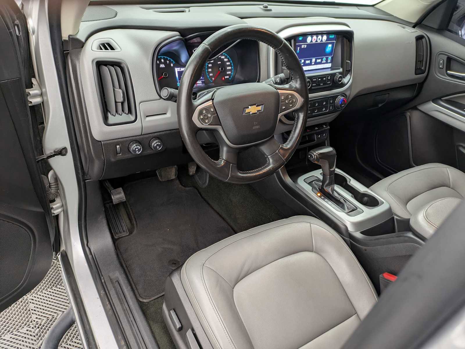 Used 2017 Chevrolet Colorado LT w/ Luxury Package, Chrome AWD/4WD image 2