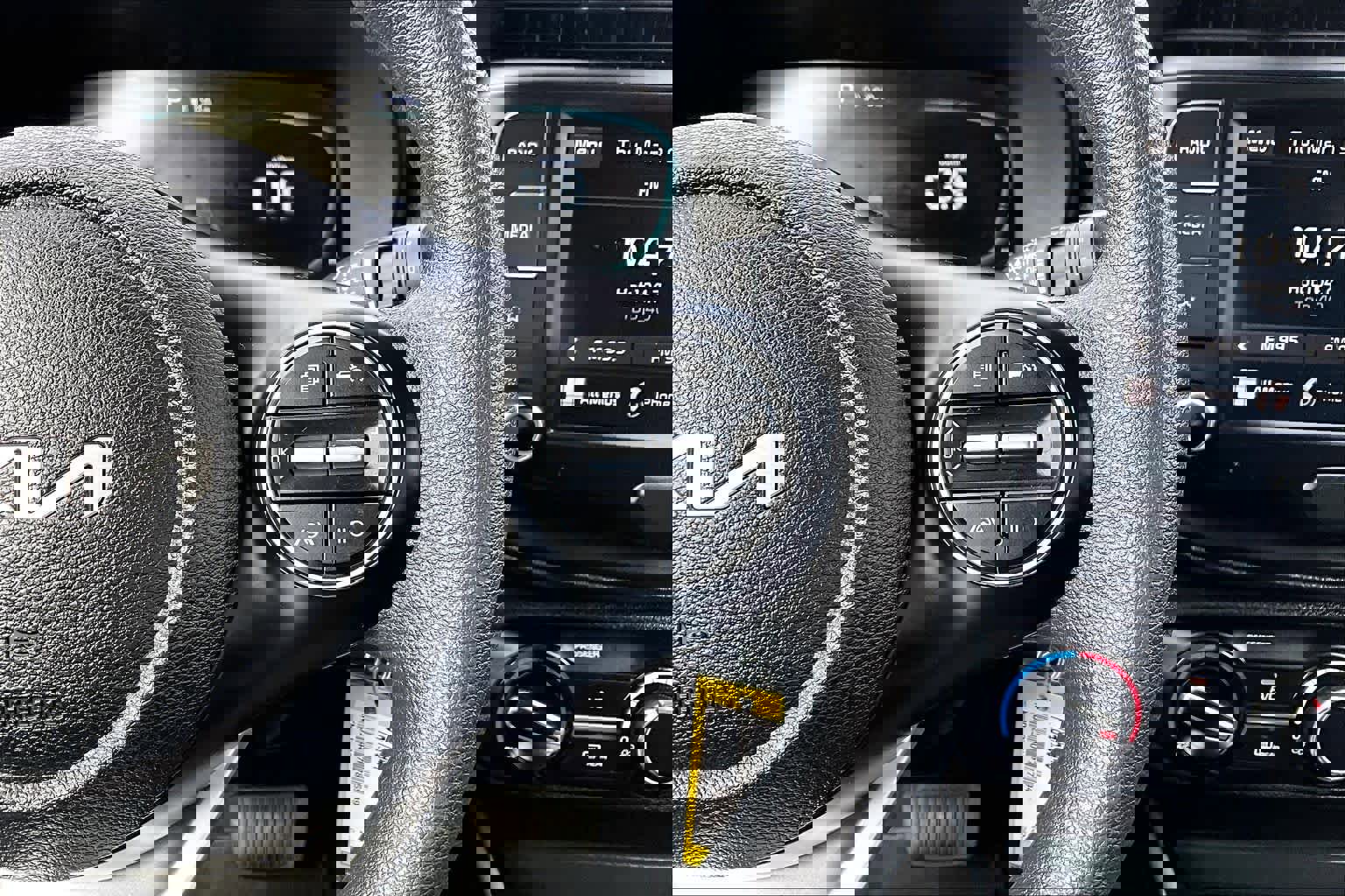 Used 2023 Kia Soul LX w/ LX Technology Package image 25