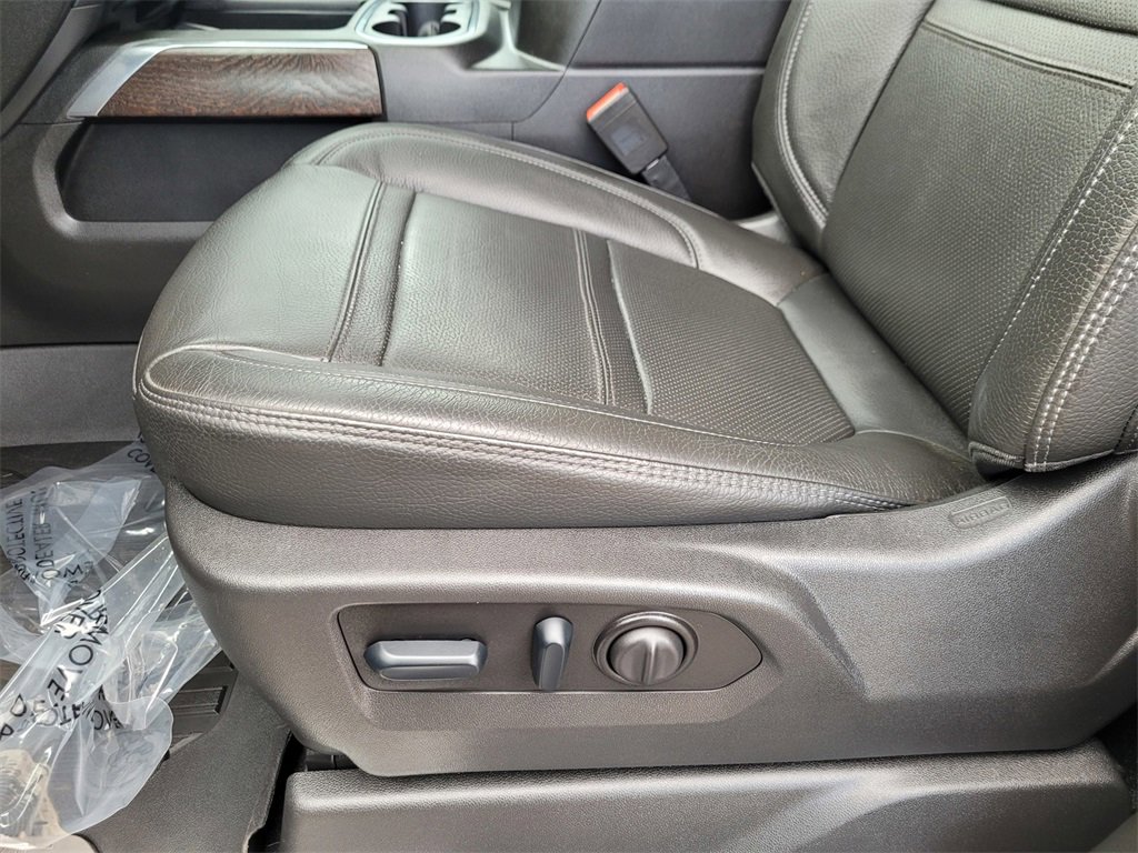 Used 2023 GMC Sierra 3500 Denali w/ Denali Ultimate Package image 17