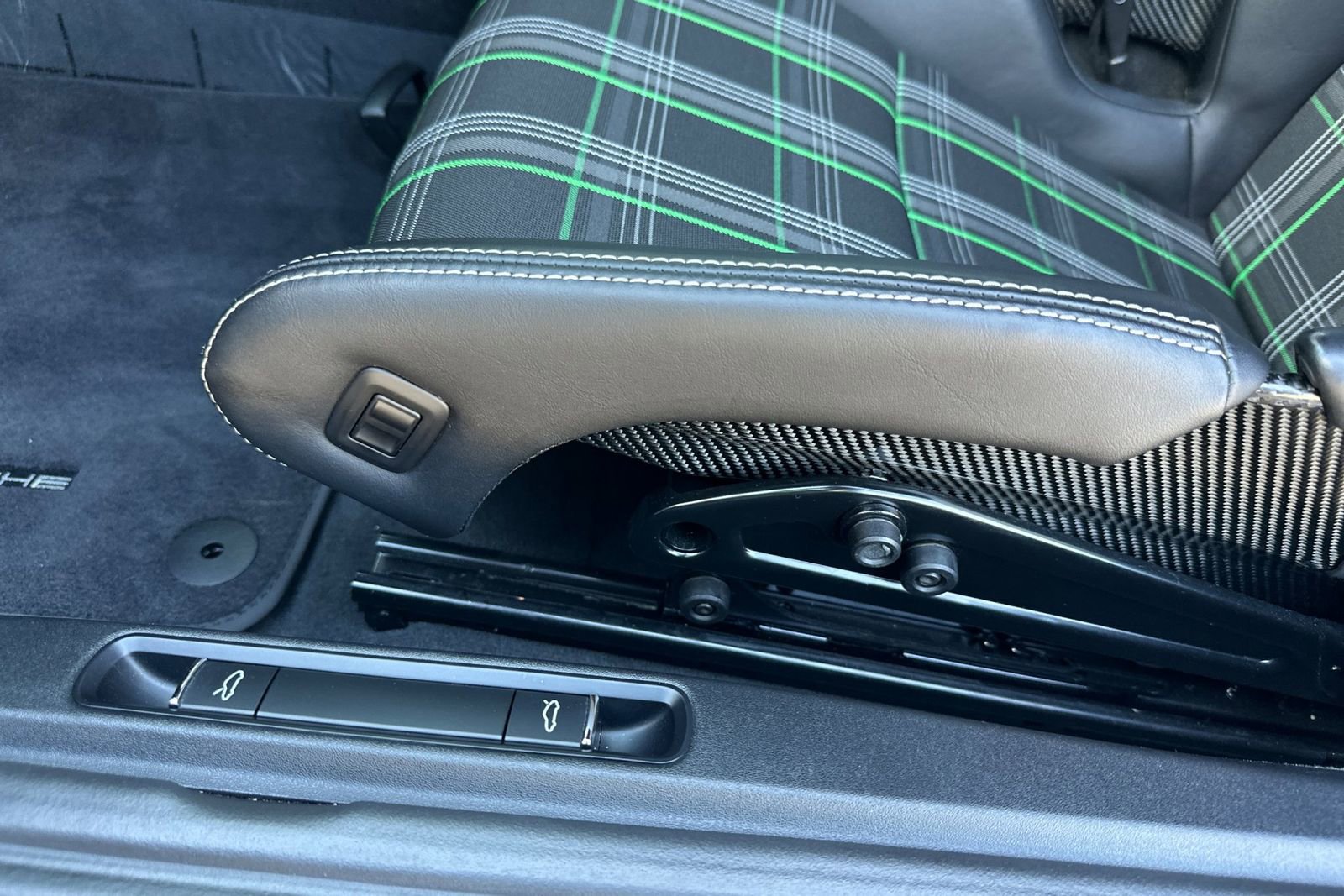 Certified 2016 Porsche 911 R image 14