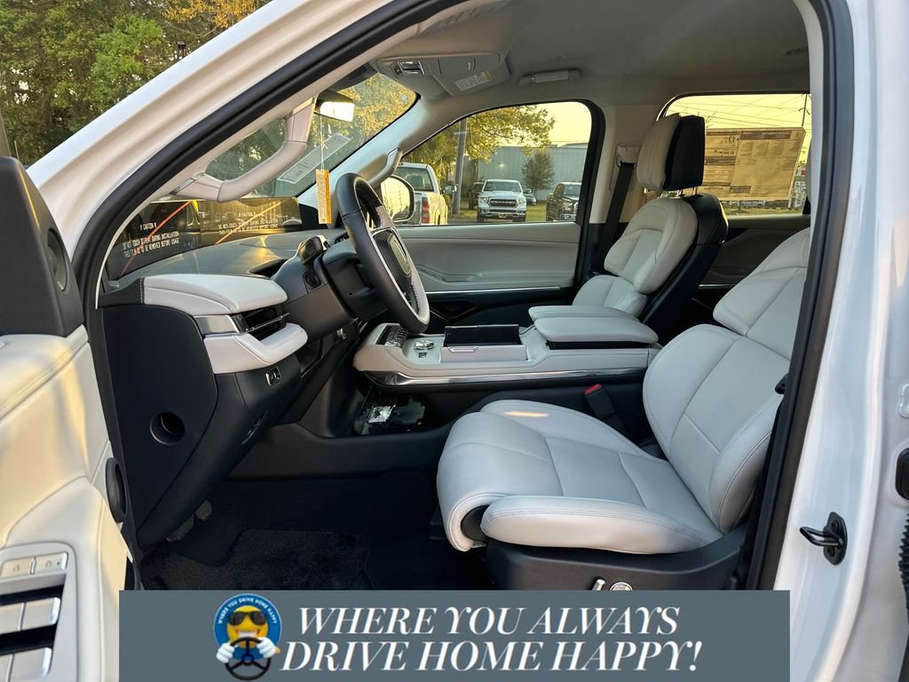 New 2026 Lincoln Navigator Premiere image 7