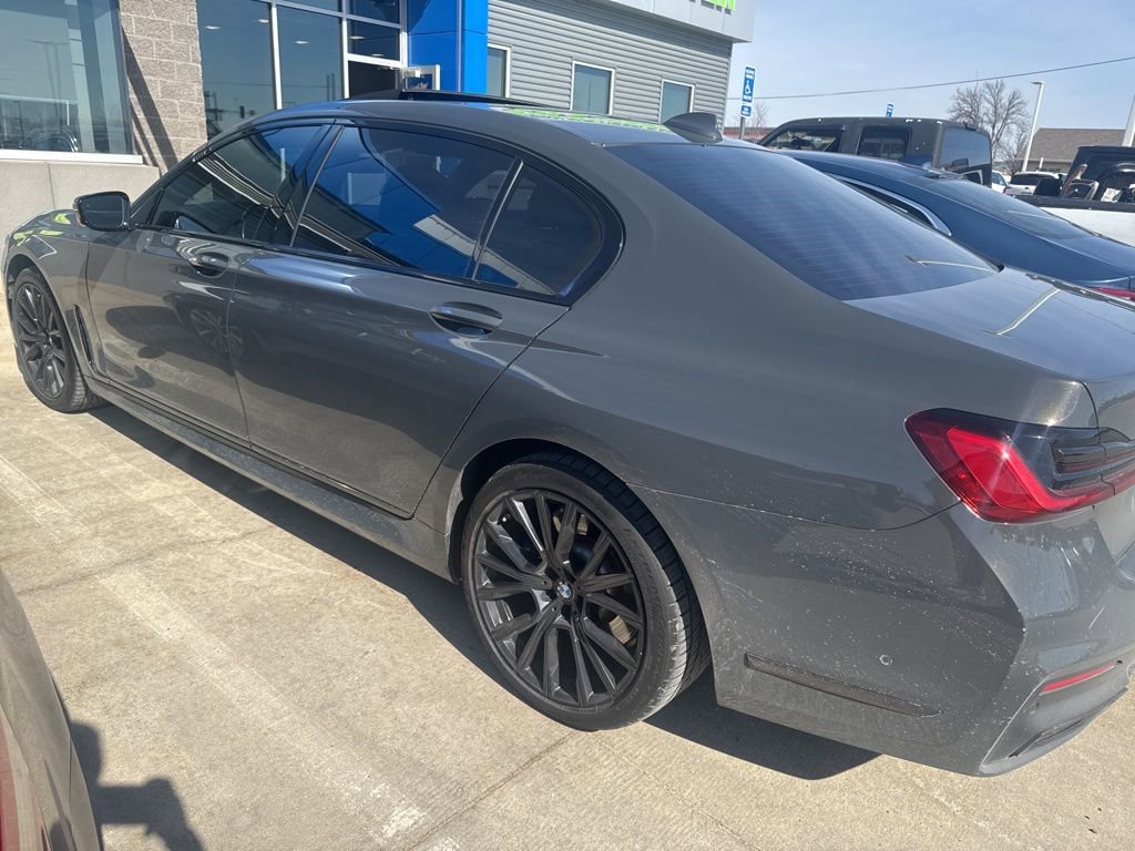 Used 2021 BMW 750i xDrive w/ M Sport Package image 2