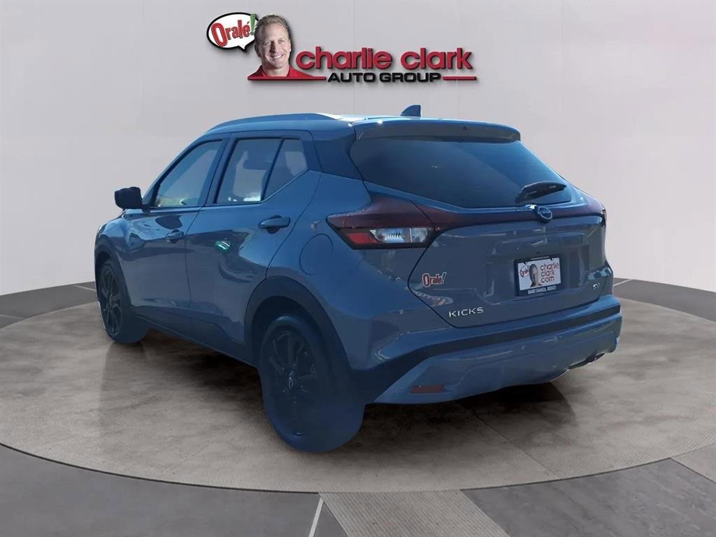 Used 2024 Nissan Kicks SV image 3