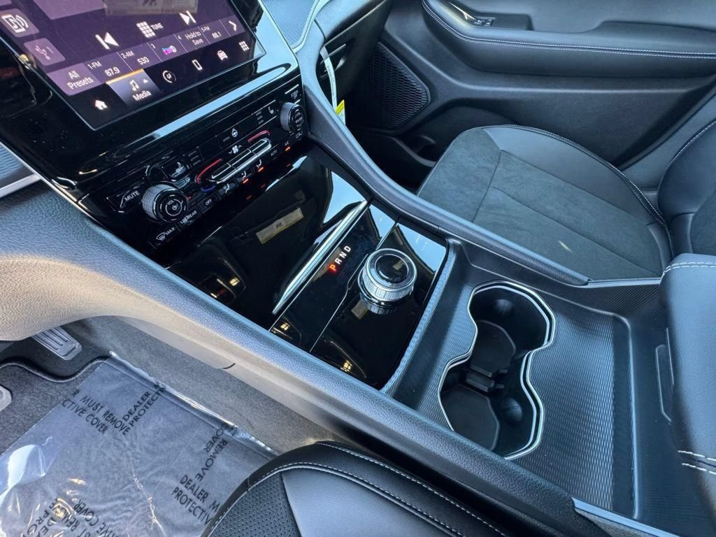 New 2025 Jeep Grand Cherokee Altitude AWD/4WD image 29