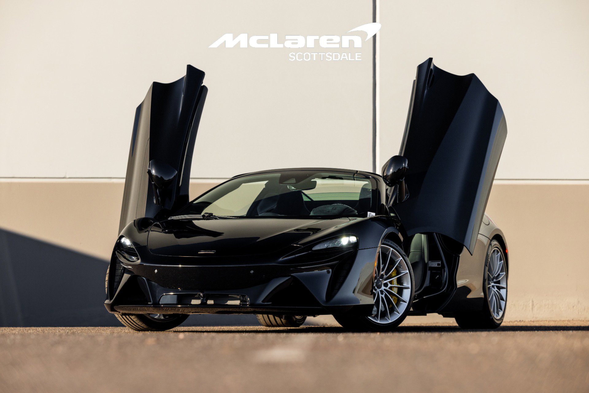 Used 2025 McLaren Artura Spider image 3
