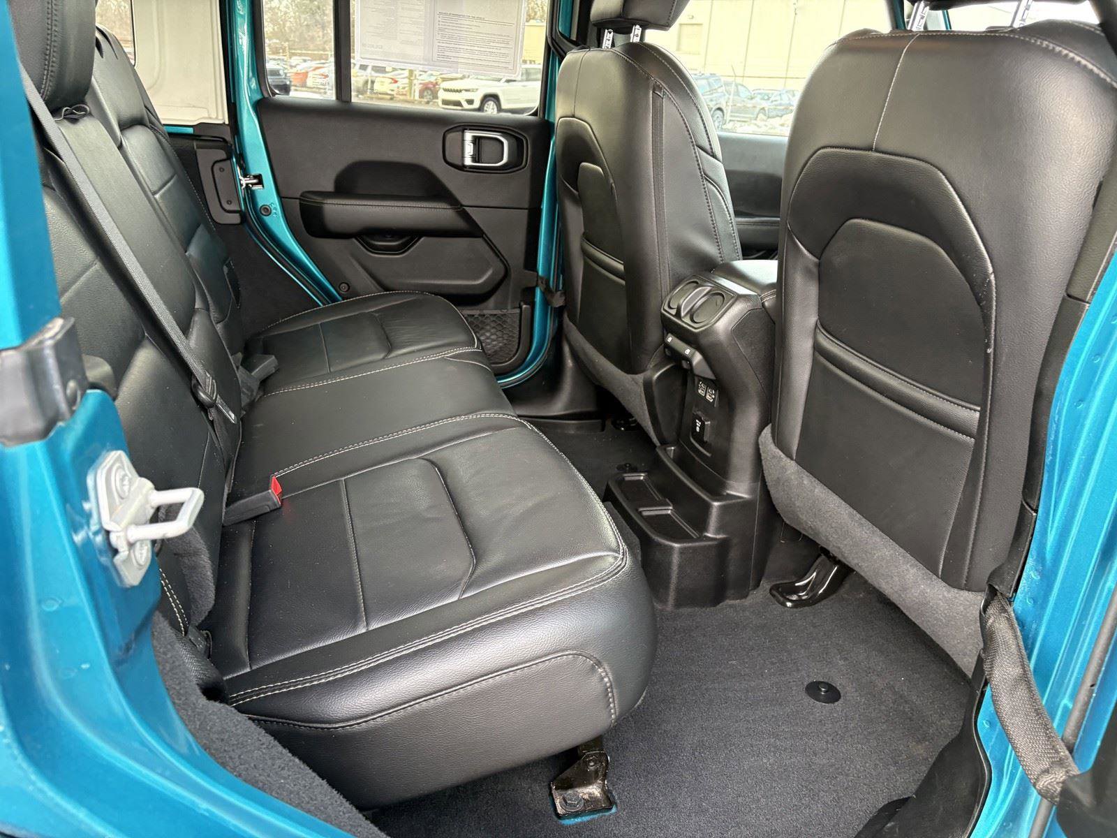 Used 2020 Jeep Wrangler Unlimited Sahara image 12