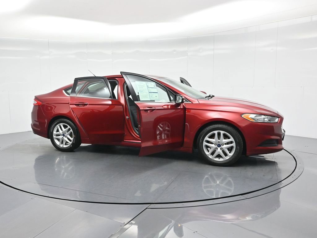 Used 2016 Ford Fusion SE FWD image 31