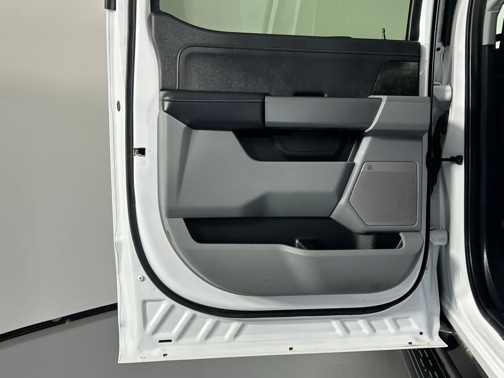 Used 2025 Ford F250 XLT w/ Black Appearance Package image 15