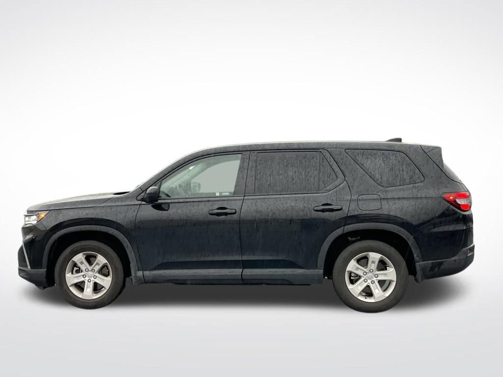 Used 2023 Honda Pilot LX image 2