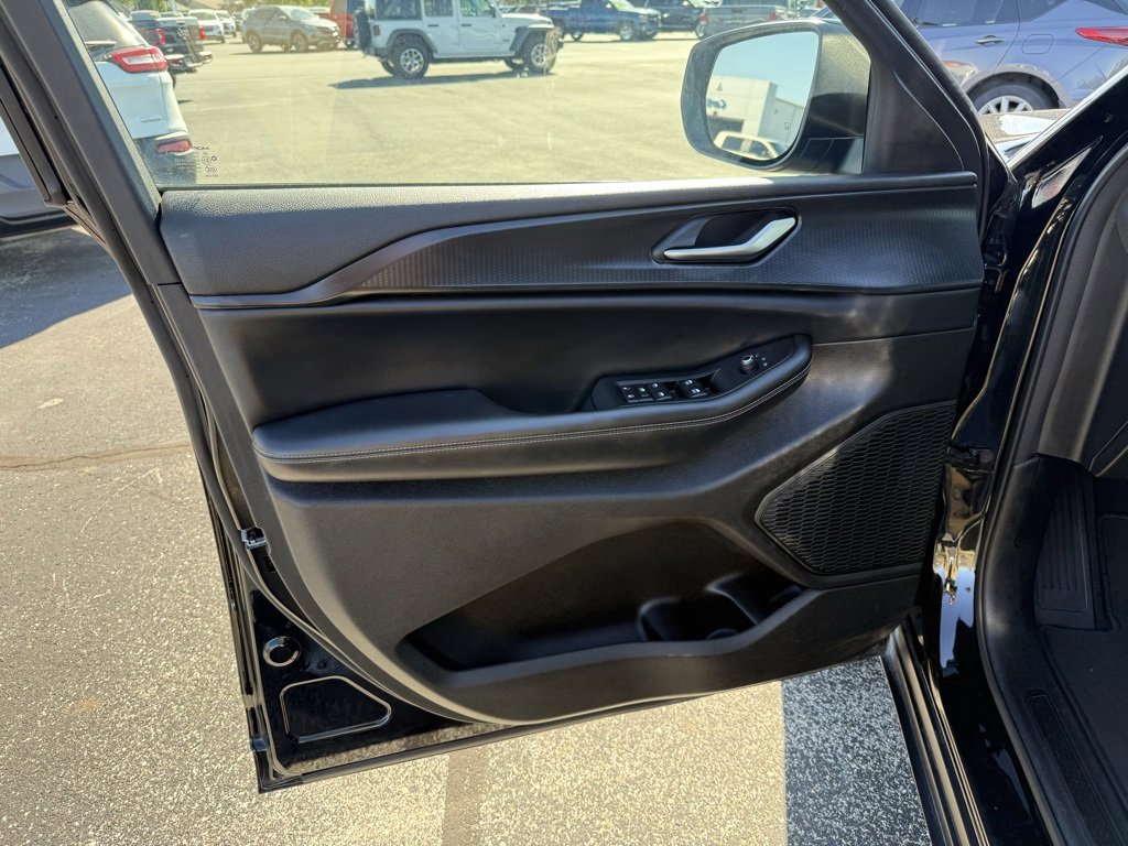 Used 2023 Jeep Grand Cherokee L Laredo image 19