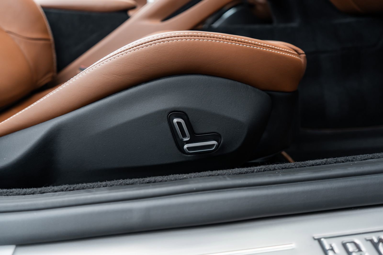 Used 2024 Ferrari Roma Spider image 36