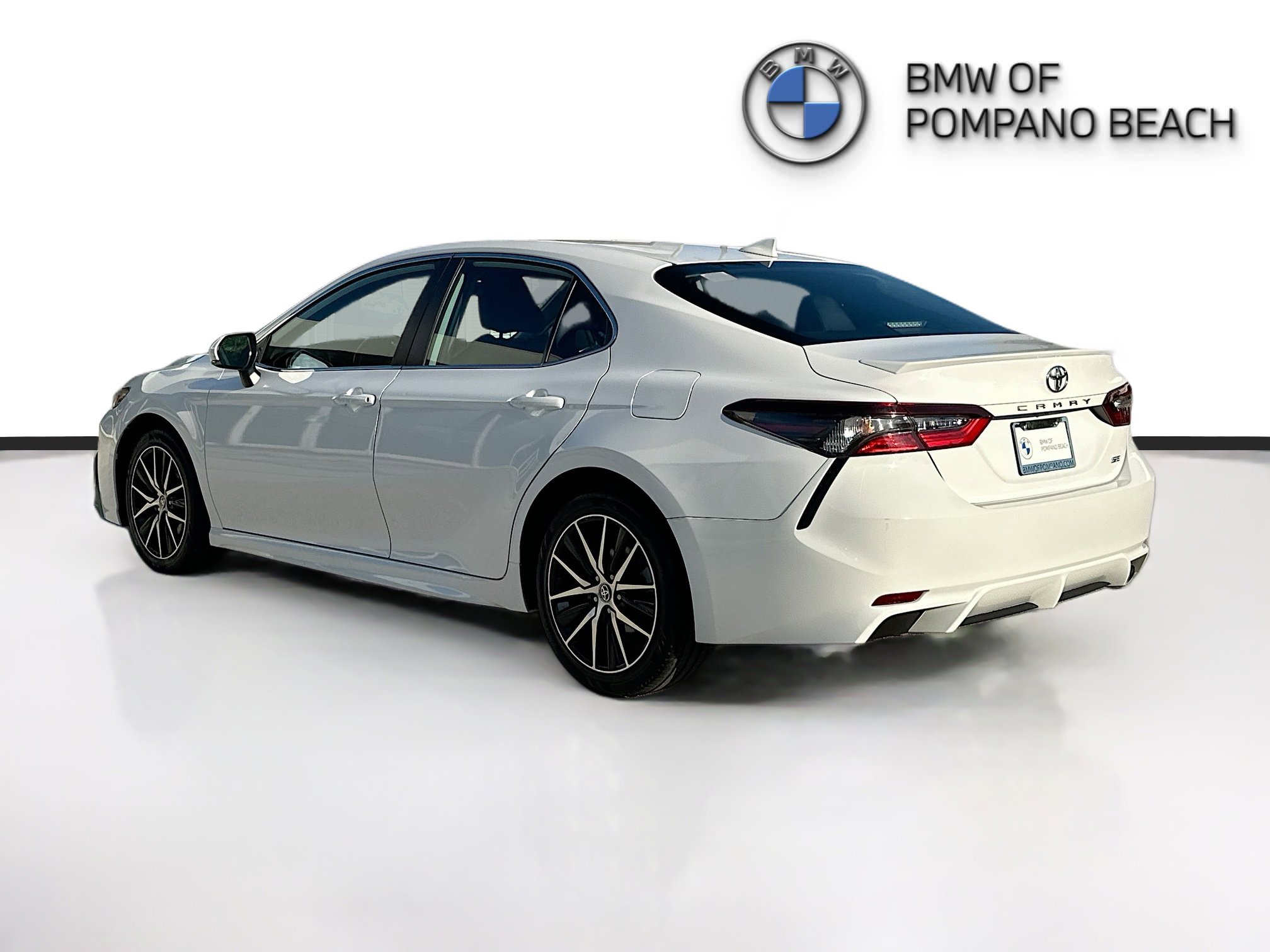 Used 2023 Toyota Camry SE image 5