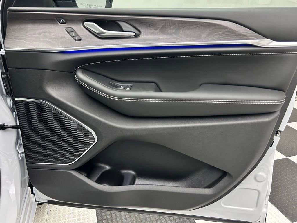 New 2025 Jeep Grand Cherokee Overland w/ Adv Protech Group III image 16