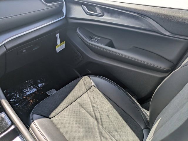 New 2025 Jeep Grand Cherokee L Altitude AWD/4WD image 15