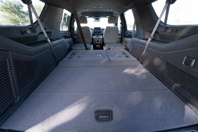 Used 2023 GMC Yukon XL SLT image 31