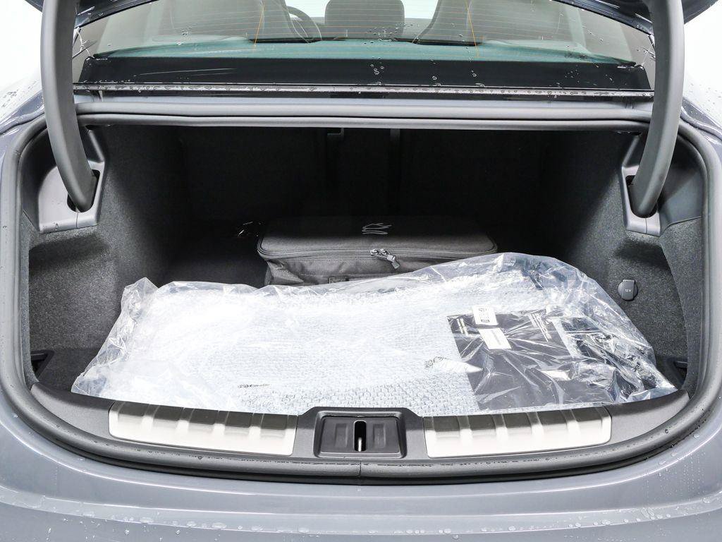 New 2026 Porsche Taycan 4S AWD/4WD image 40