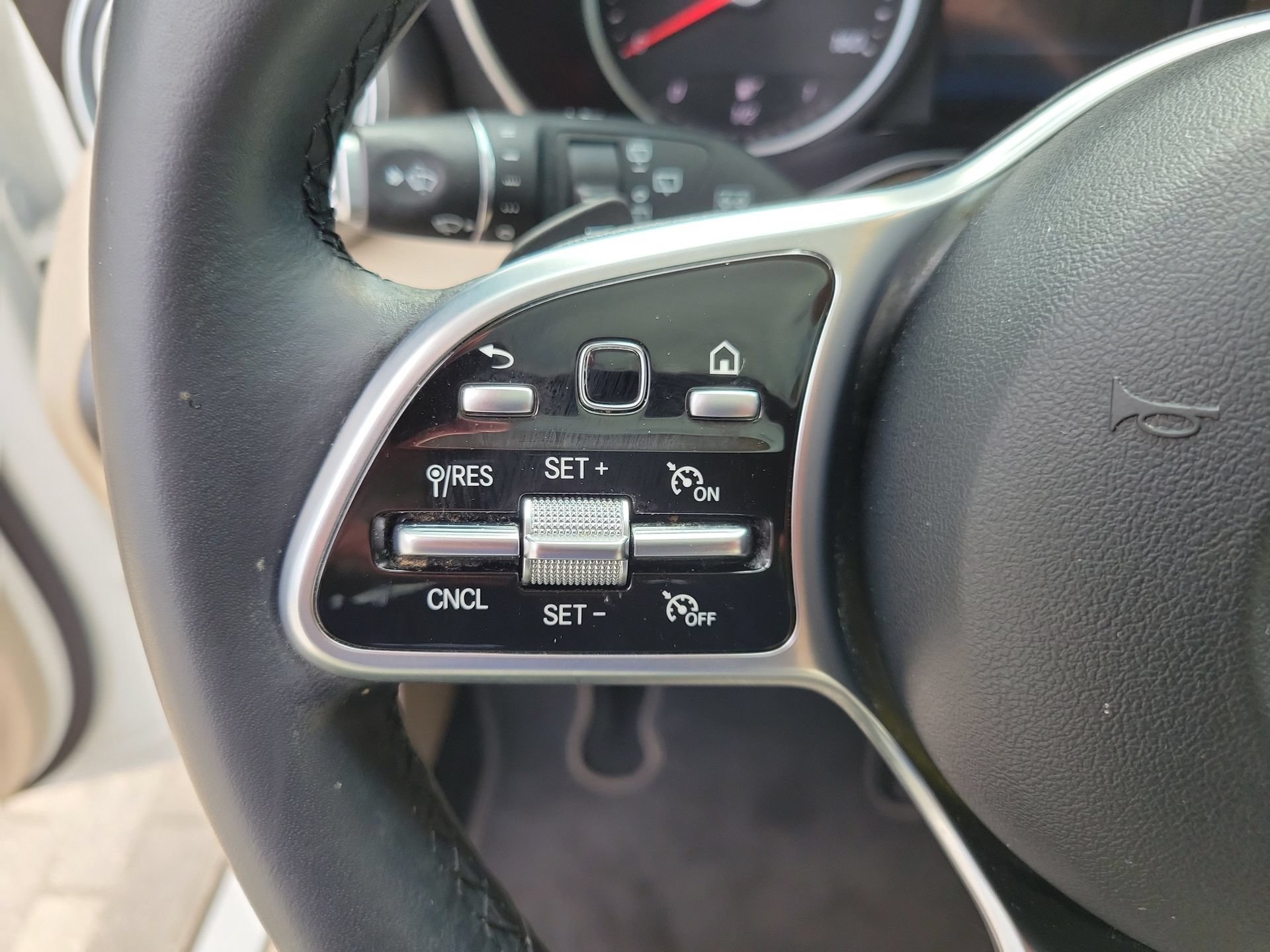 Used 2021 Mercedes-Benz GLC 300 w/ Premium Package image 32