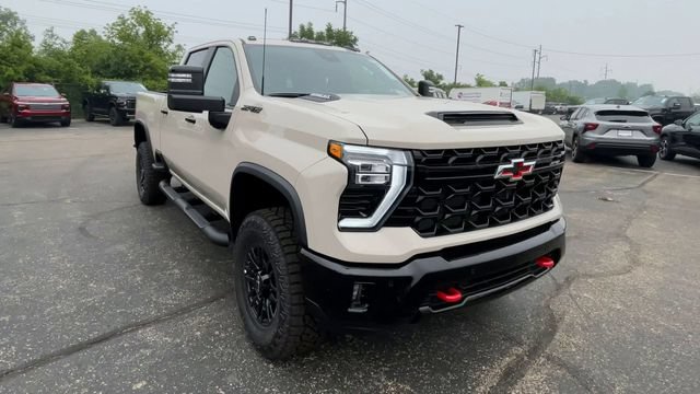 New 2026 Chevrolet Silverado 2500 ZR2 w/ LPO, Dark Essentials Package AWD/4WD image 4