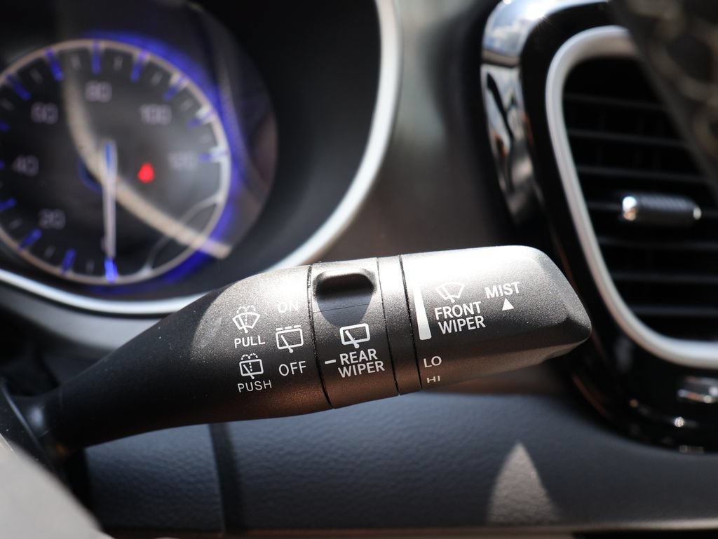 Used 2024 Chrysler Pacifica Touring-L FWD image 17