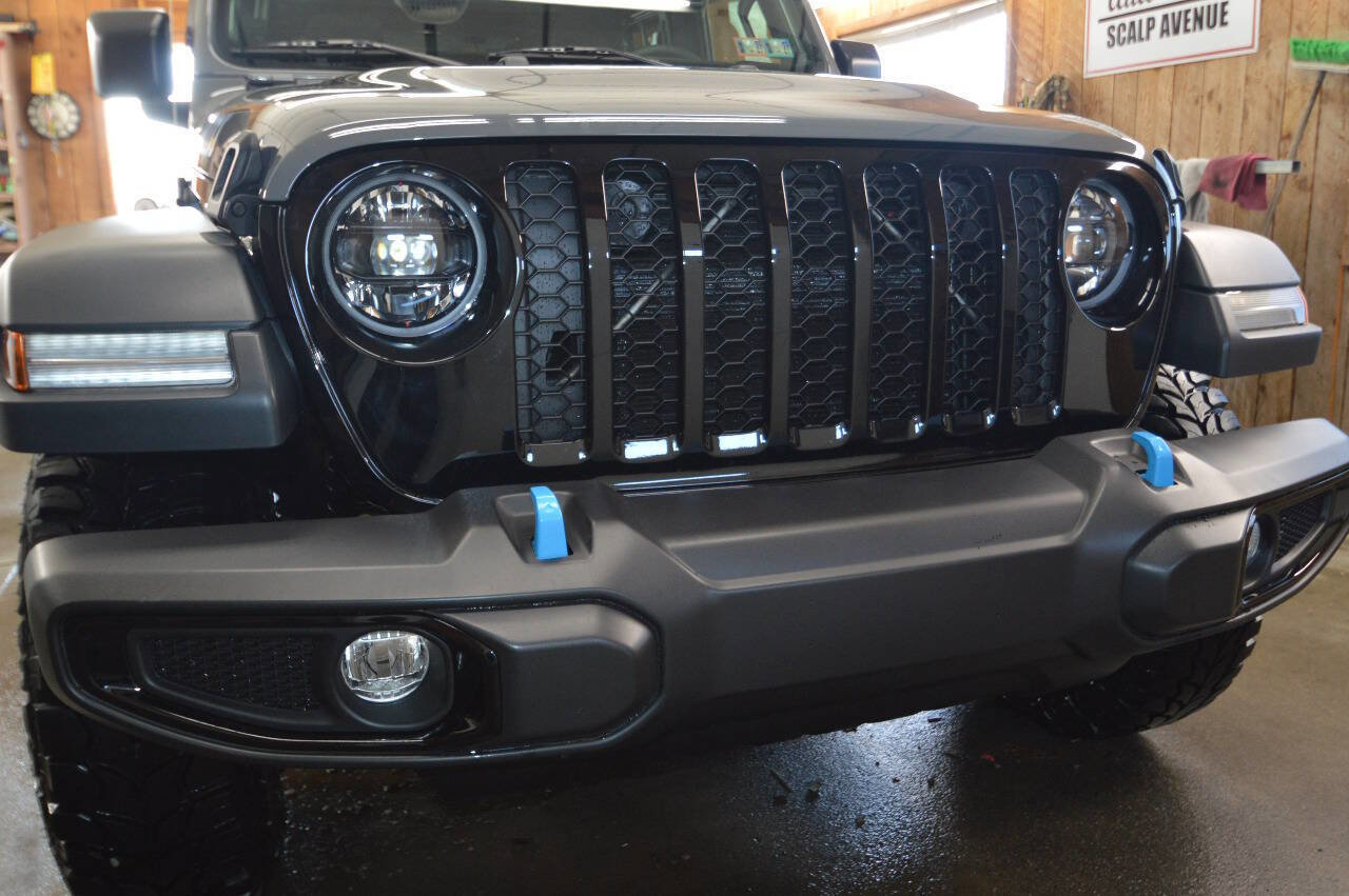 Used 2023 Jeep Wrangler Unlimited w/ Cold Weather Group image 4