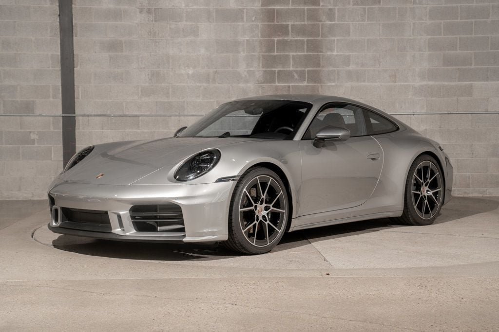 Used 2025 Porsche 911 Carrera T RWD image 5
