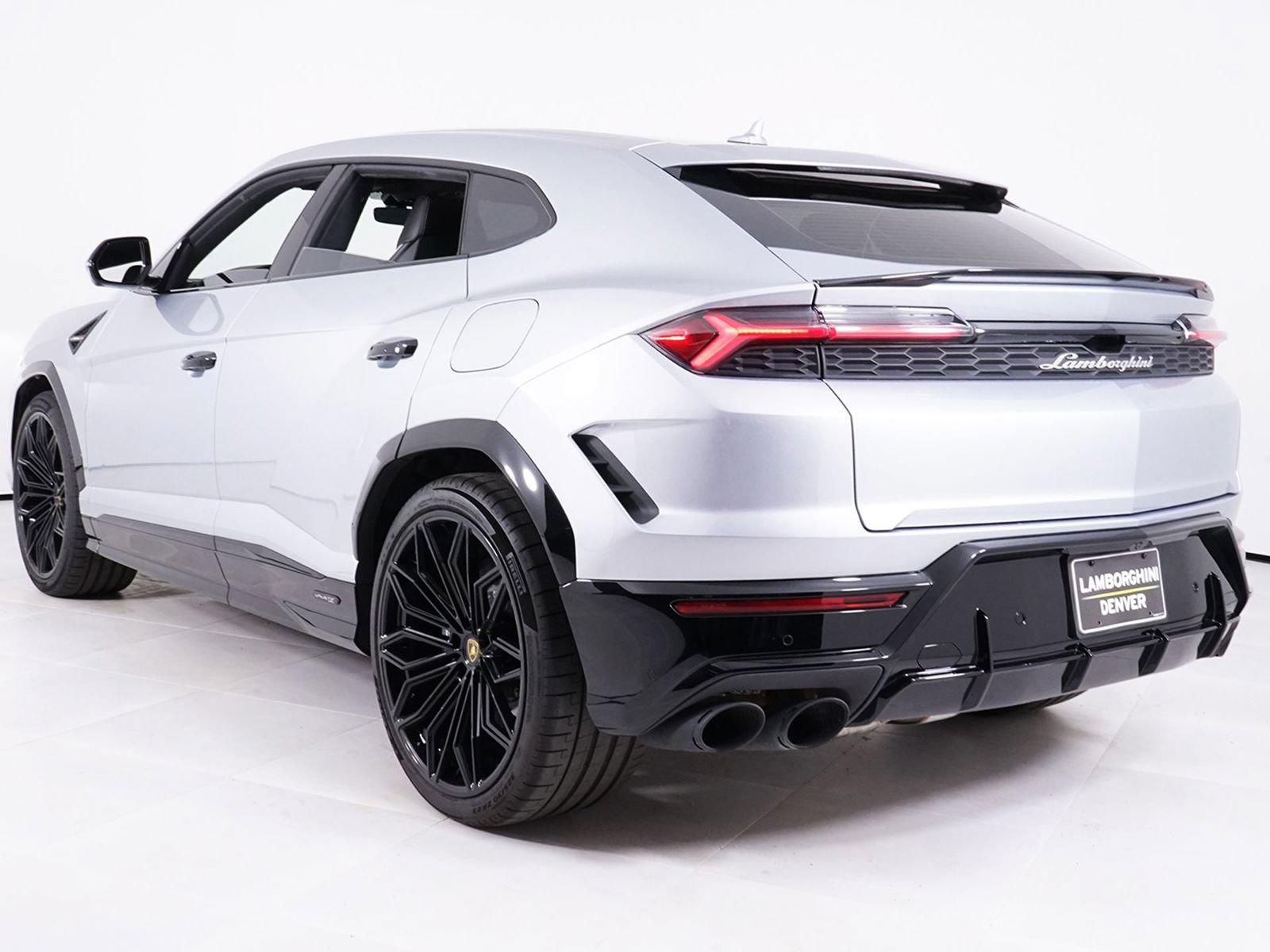 Used 2025 Lamborghini Urus SE AWD/4WD image 18