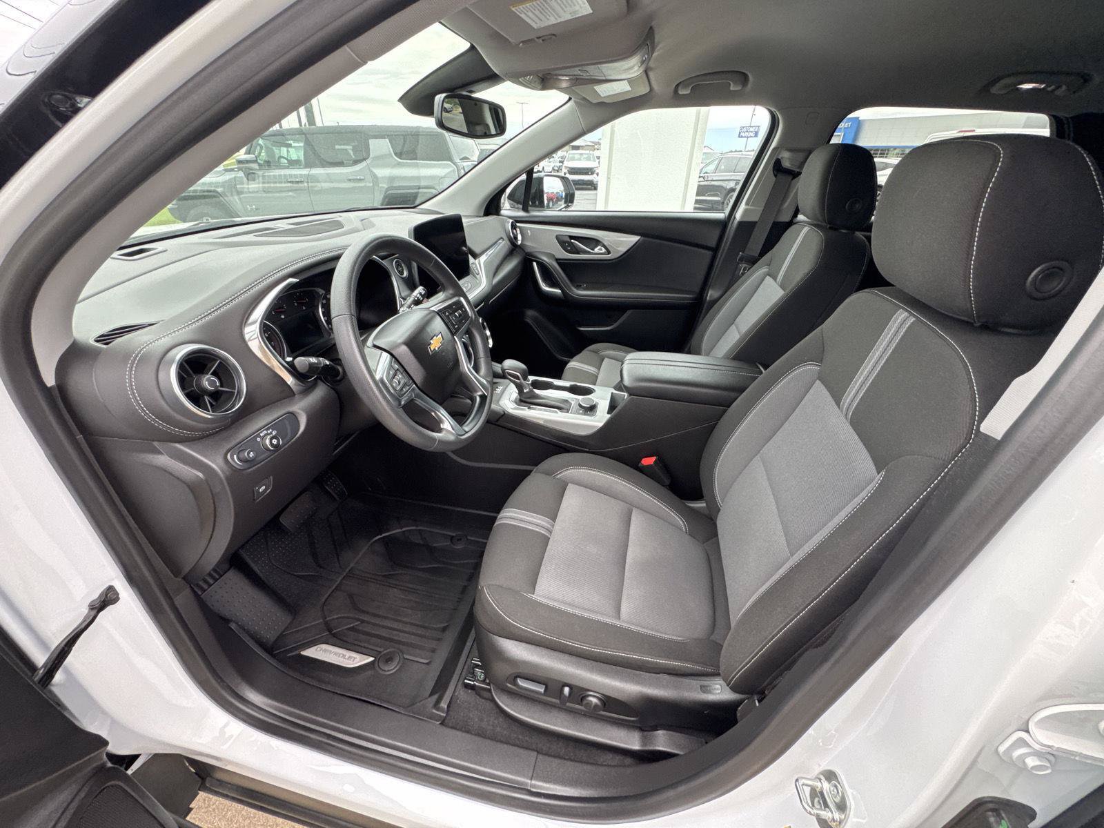 Used 2025 Chevrolet Blazer LT w/ Convenience Package FWD image 7