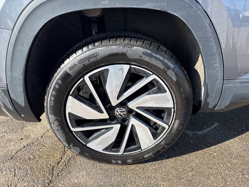 Used 2024 Volkswagen Atlas SE FWD image 13