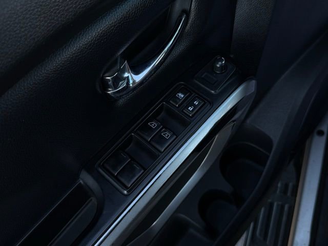 Used 2016 Nissan Titan PRO-4X image 12