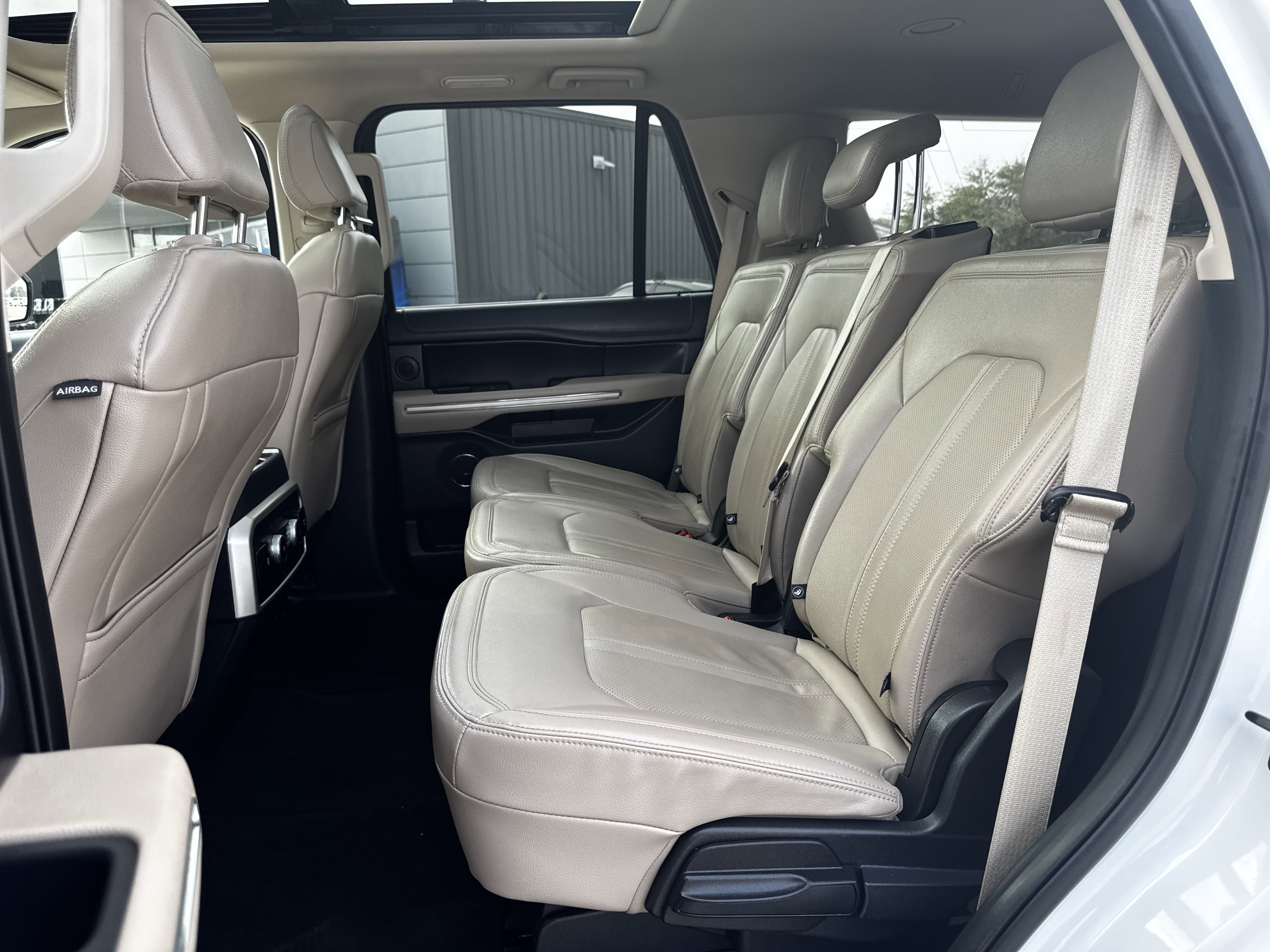 Used 2024 Ford Expedition Limited image 30