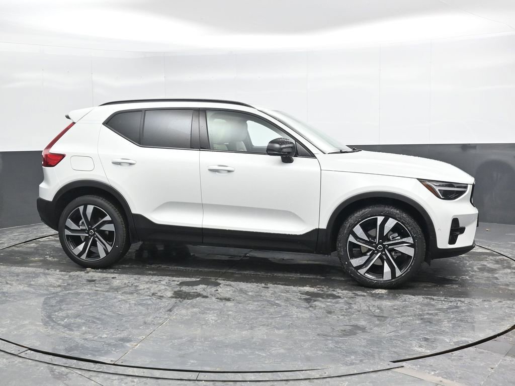 New 2026 Volvo XC40 B5 Ultra w/ Protection Package Premier image 3