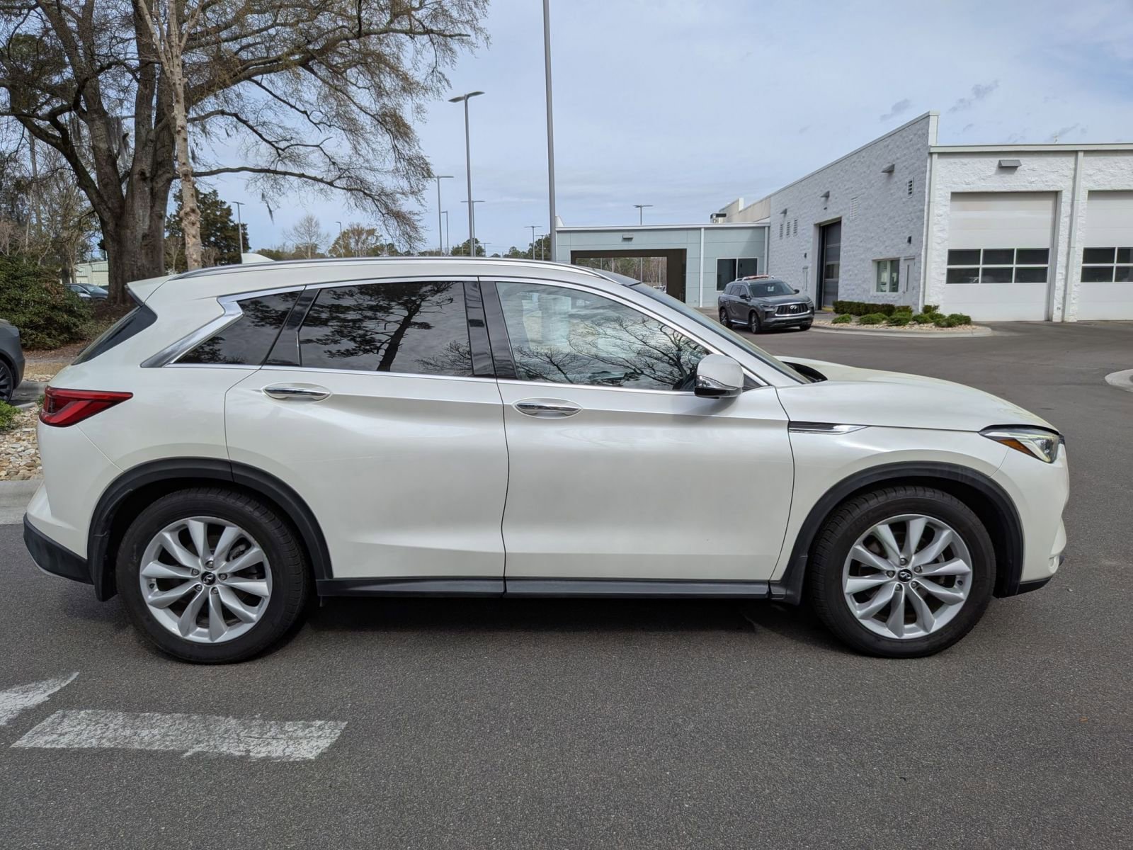 Used 2019 INFINITI QX50 Essential w/ Premium Heat Package image 2