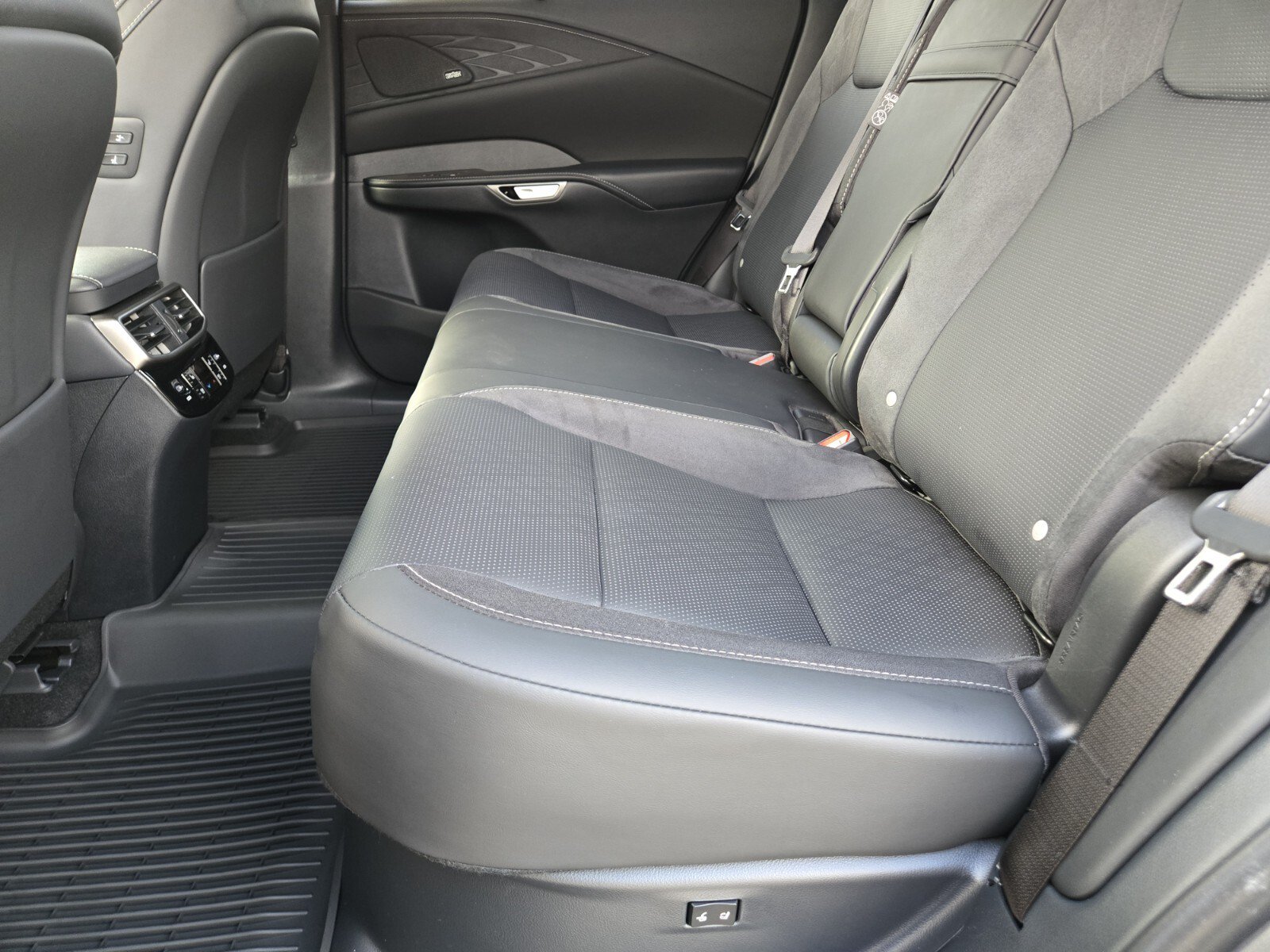 New 2026 Lexus RX 450h AWD image 7