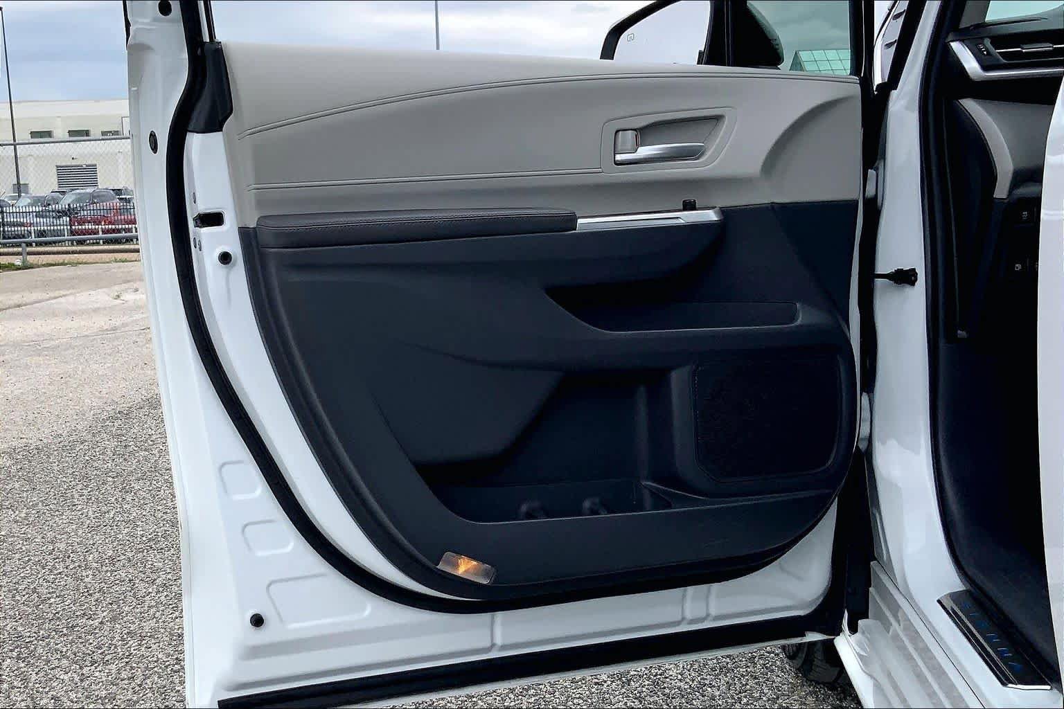 Certified 2024 Toyota Sienna XLE FWD image 21