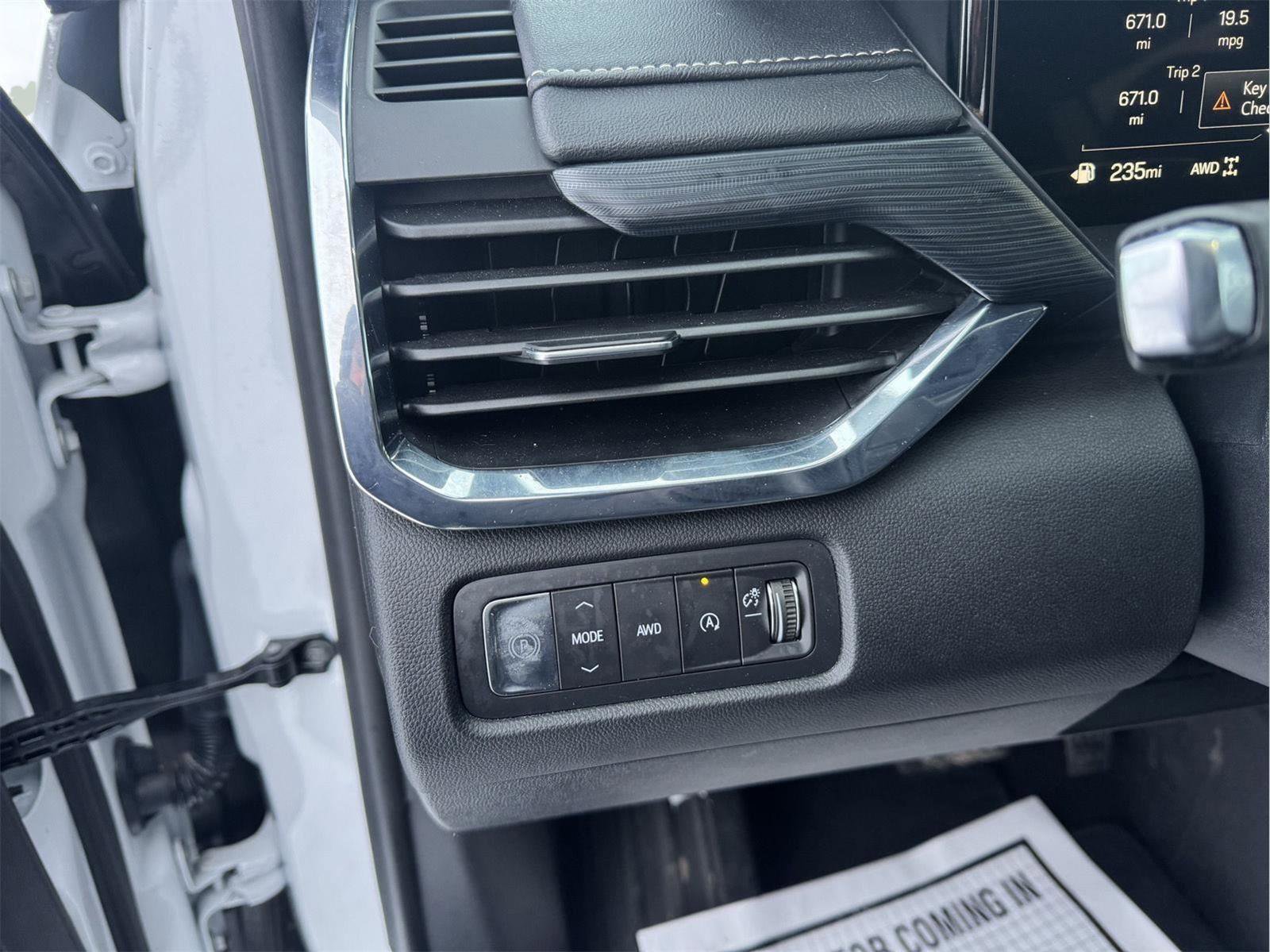 Used 2025 GMC Acadia Elevation image 21