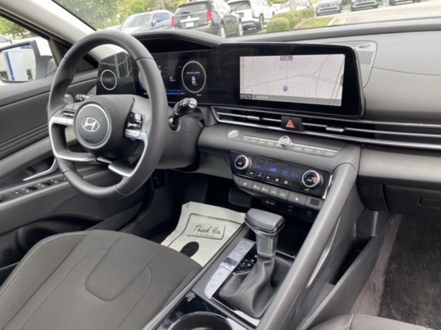 New 2025 Hyundai Elantra SEL image 39