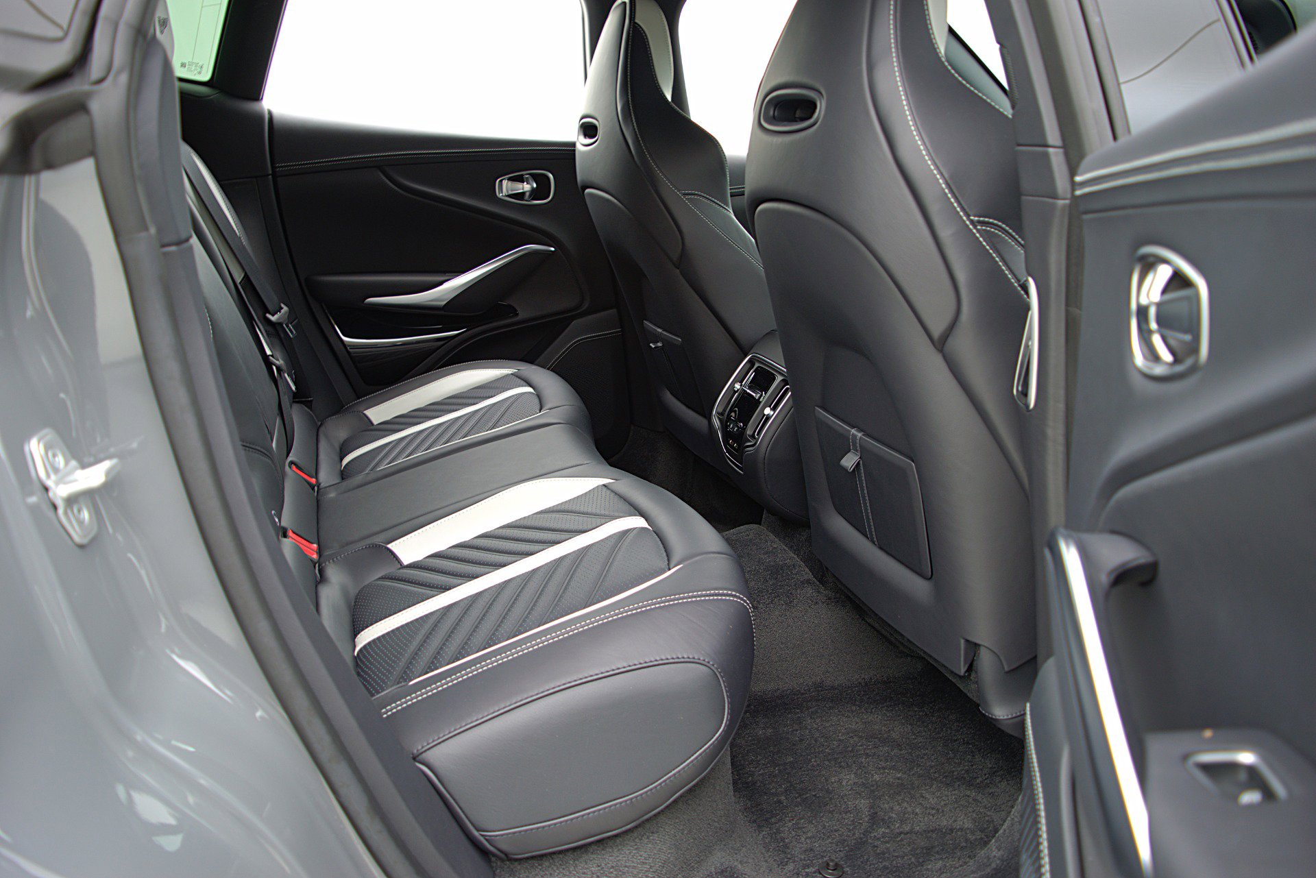 Used 2023 Aston Martin DBX 707 AWD/4WD image 32