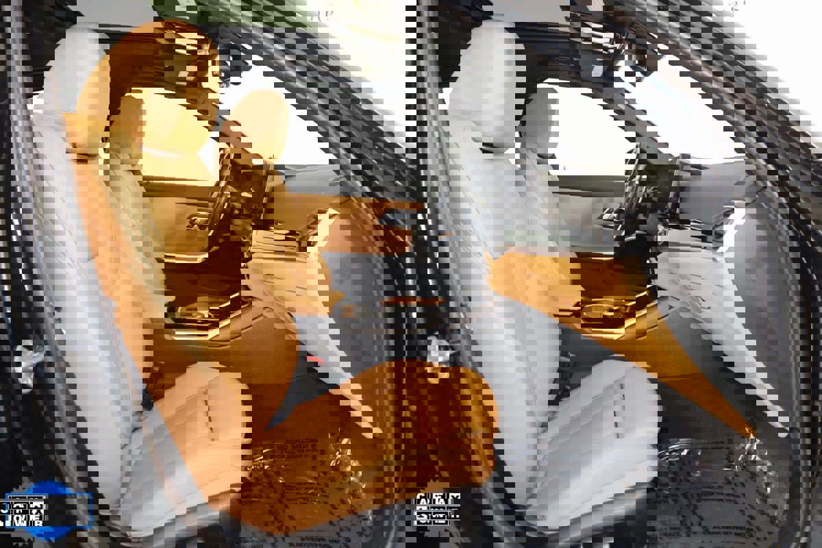 Used 2023 BMW 330i xDrive Sedan w/ Driving Assistance Package image 13