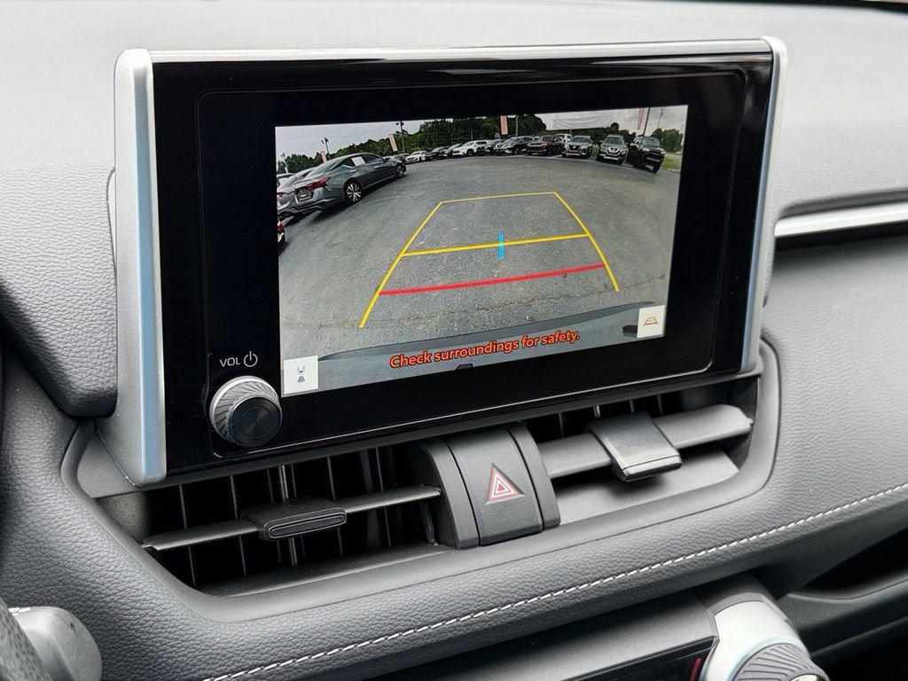 Used 2025 Toyota RAV4 XLE AWD/4WD image 26