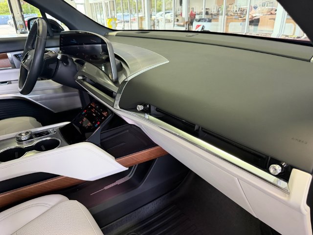 Used 2026 Cadillac Vistiq Luxury AWD/4WD image 24