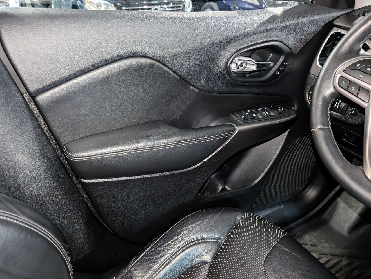 Used 2019 Jeep Cherokee Limited w/ Trailer Tow Group image 32