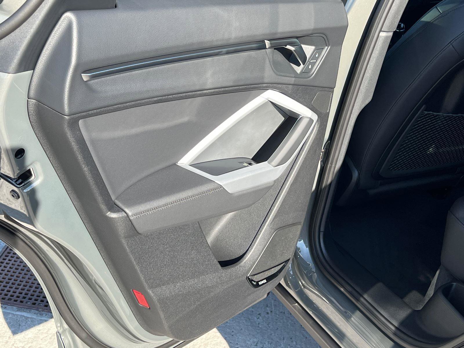 New 2025 Audi Q3 2.0T Premium image 15