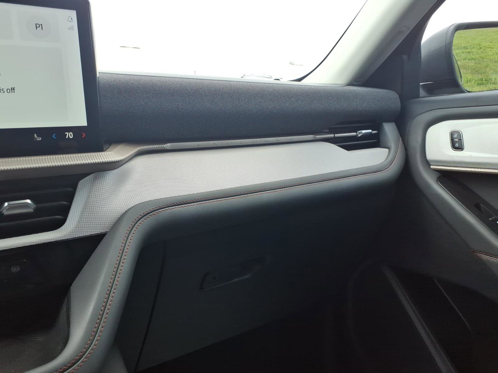 Used 2025 Ford Explorer Active w/ Active Comfort Package AWD/4WD image 17