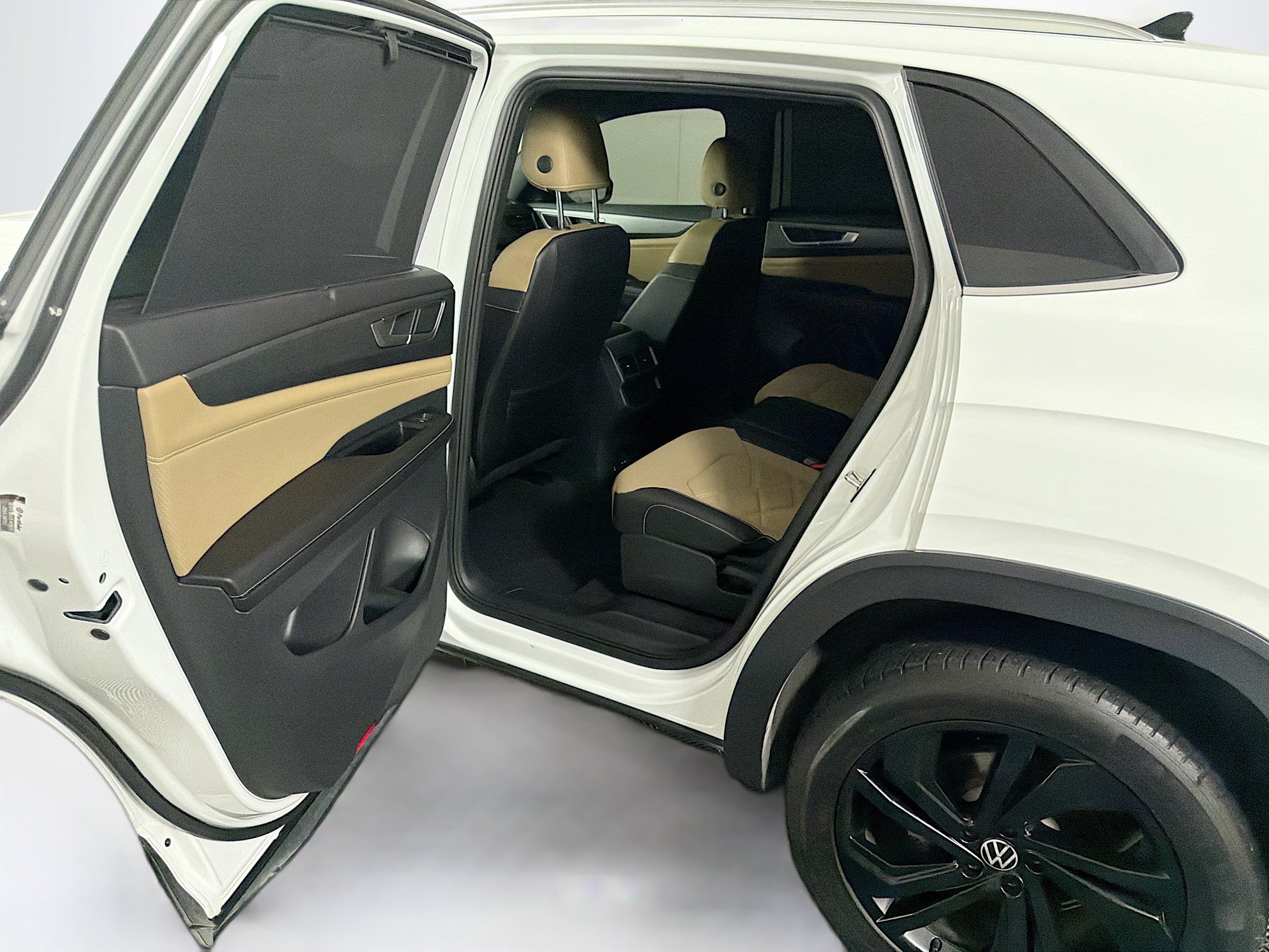 Used 2024 Volkswagen Atlas Cross Sport SE FWD image 24