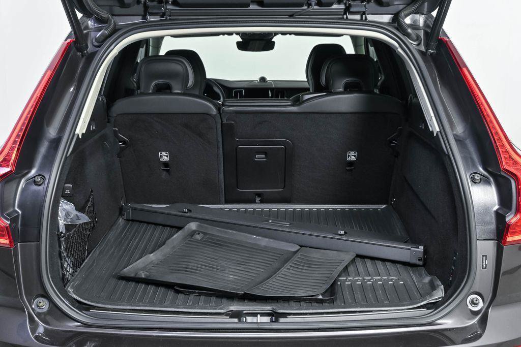Used 2024 Volvo XC60 B5 Ultimate AWD/4WD image 32